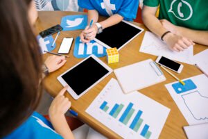 Top Tools for Social Media Competitor Analysis